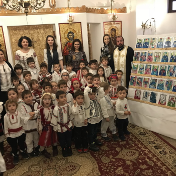 Expoziție de pictură pe sticlă, darul copiilor pentru Moș Nicolae