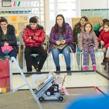 O întâlnire cu roboţii pentru copiii hipoacuzici din Sectorul 6