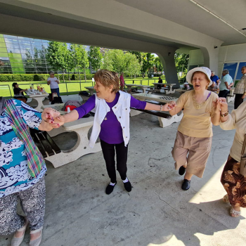 În Parcul Drumul Taberei - gazda de azi a unei noi întâlniri în cadrul Proiectului „Mișcare pentru sănătate” - dansul a fost la el acasă