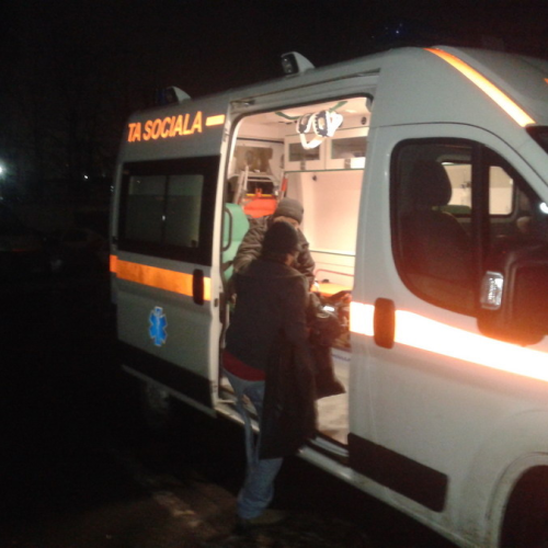 Ambulanţa socială, un proiect de suflet al primarului Rareş Mănescu, intervine cu promptitudine la nevoile persoanelor care se află în situaţie de risc social
