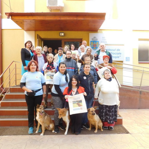 Câinii antrenaţi de Vier Pfoten împart bucurie seniorilor  din Complexul de Servicii Sociale “Floare Roşie”