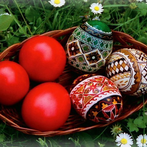 Copiii din Sectorul 6 duc mai departe tradiţiile şi obiceiurile de Paşte